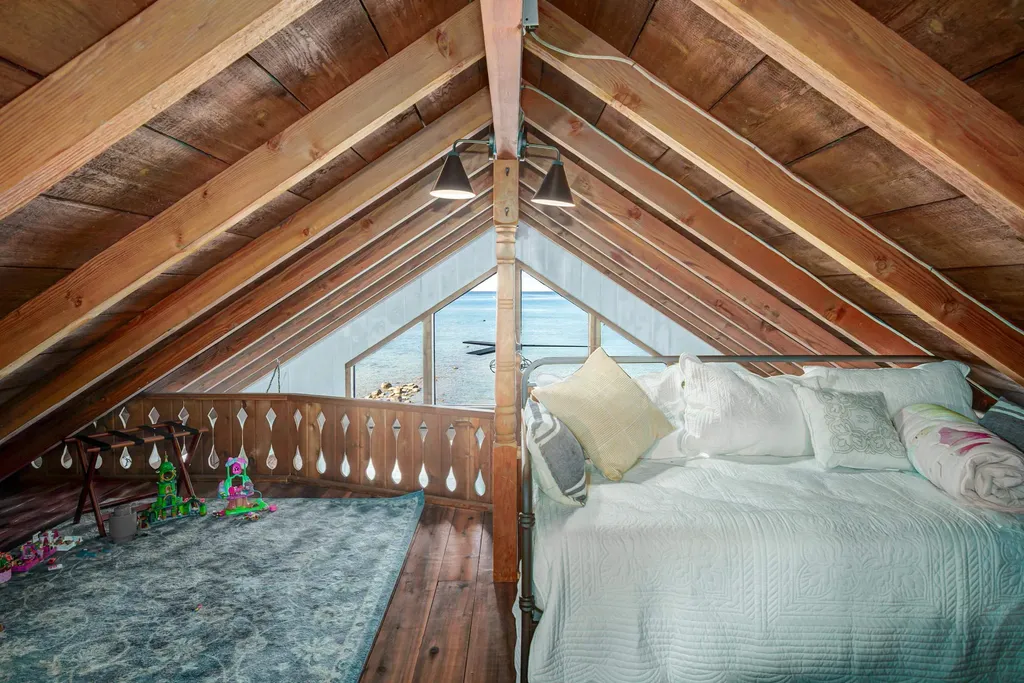 14827 N Cathead Bay Drive Leelanau Township MI 49670