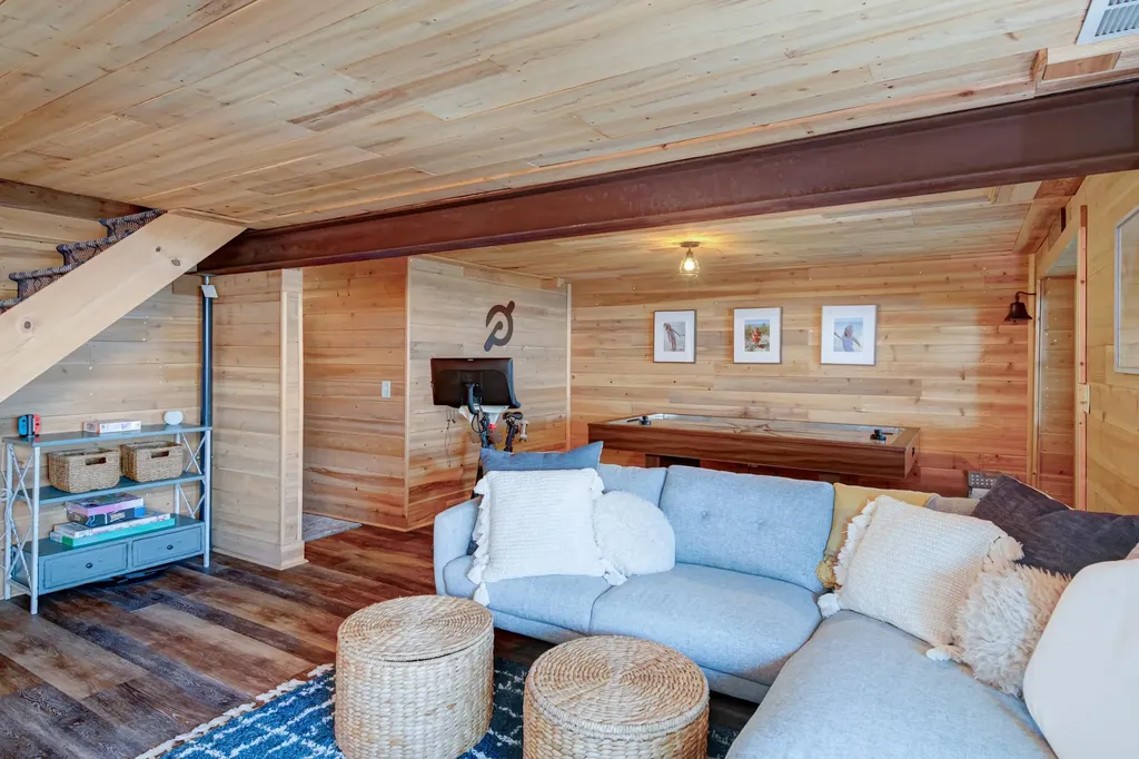 14827 N Cathead Bay Drive Leelanau Township MI 49670