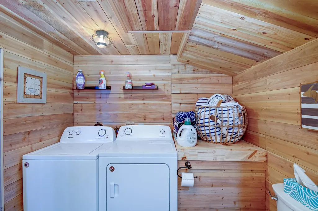14827 N Cathead Bay Drive Leelanau Township MI 49670