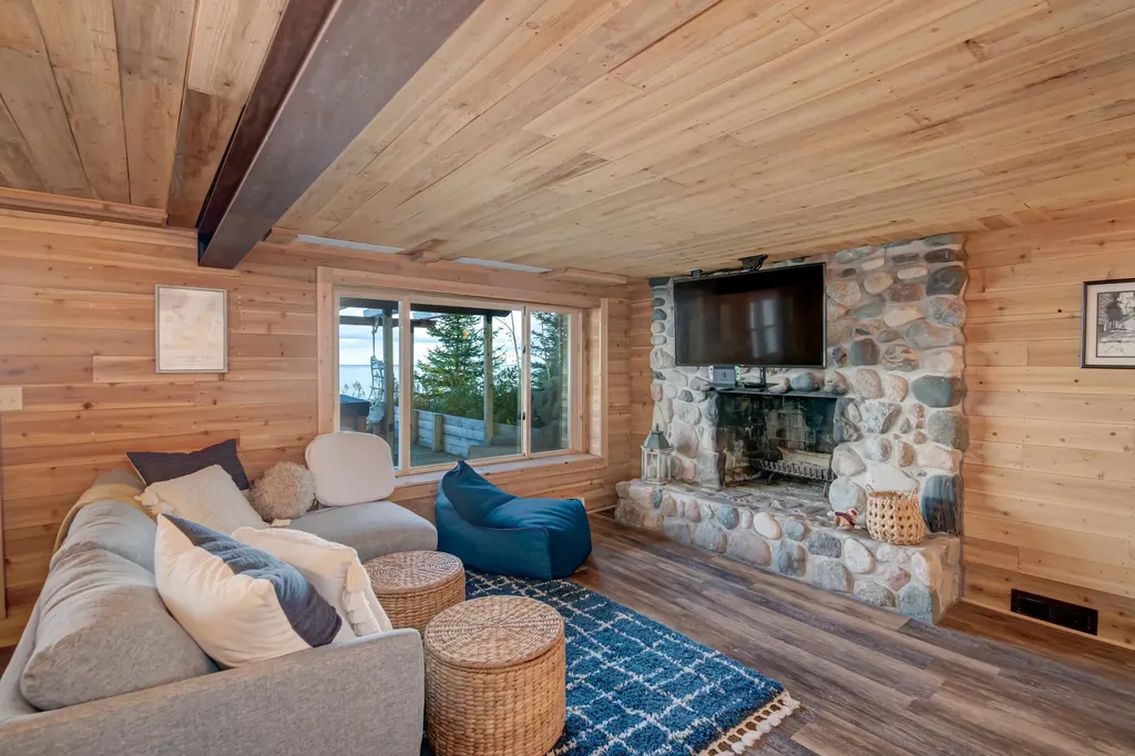 14827 N Cathead Bay Drive Leelanau Township MI 49670