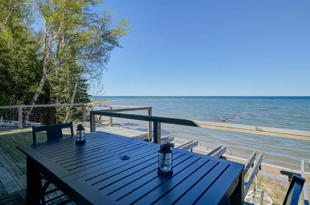 14827 N Cathead Bay Drive Leelanau Township MI 49670