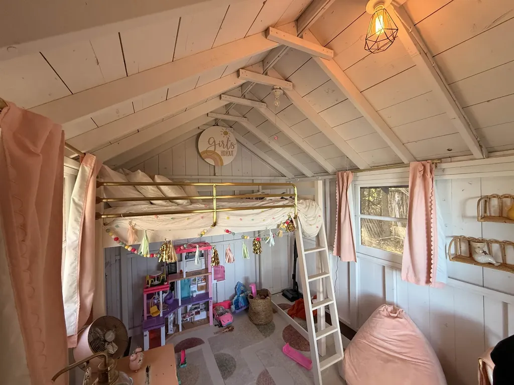 14827 N Cathead Bay Drive Leelanau Township MI 49670