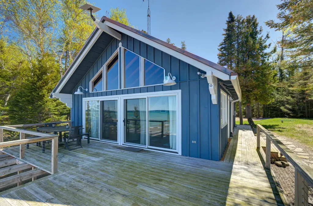 14827 N Cathead Bay Drive Leelanau Township MI 49670