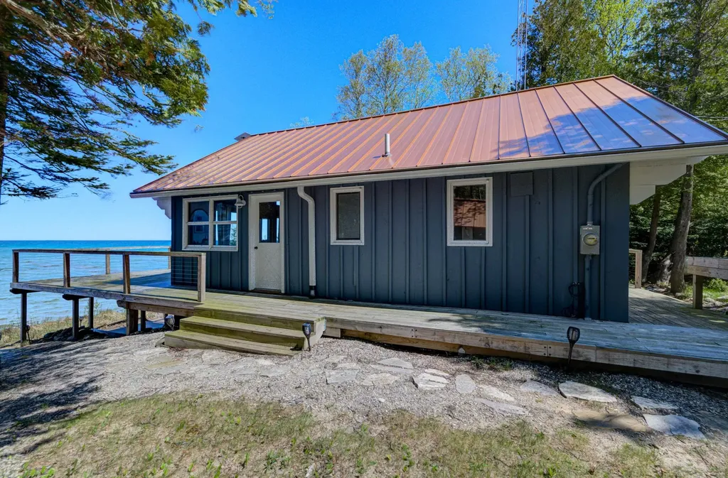 14827 N Cathead Bay Drive Leelanau Township MI 49670