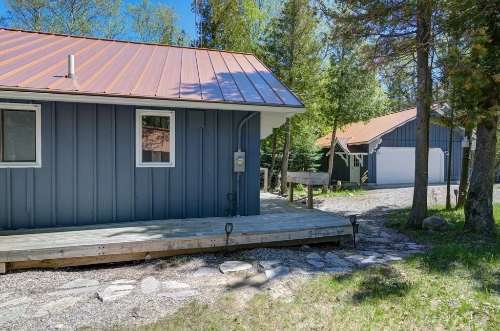 14827 N Cathead Bay Drive Leelanau Township MI 49670