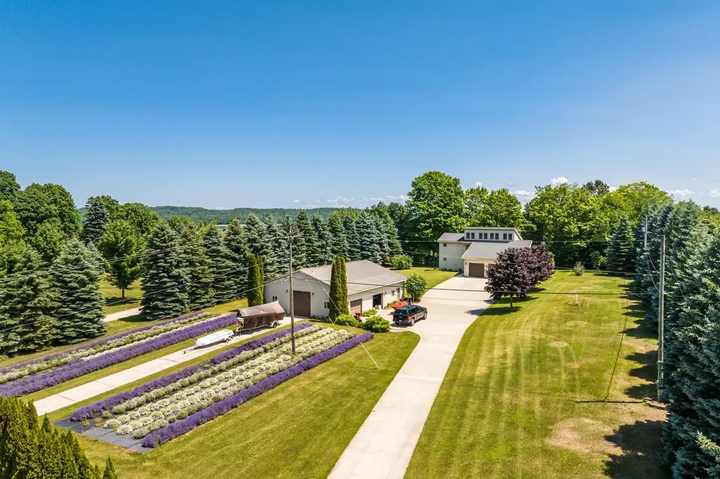 4133 Old Mission Road Peninsula Township MI 49686