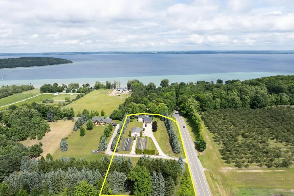 4133 Old Mission Road Peninsula Township MI 49686
