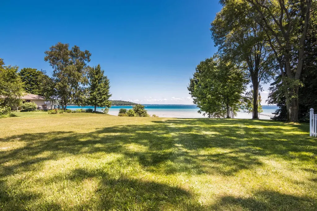 4133 Old Mission Road Peninsula Township MI 49686
