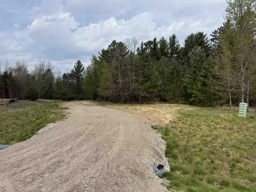 6639 Fall Road Green Lake Township MI 49637
