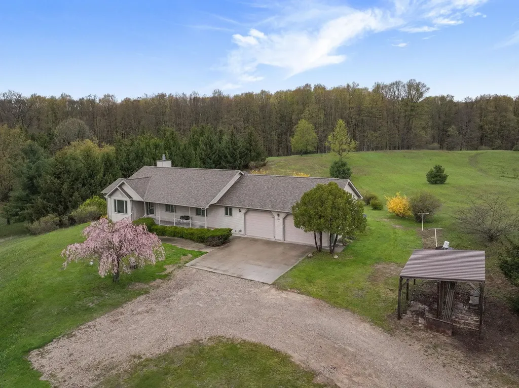 10122 Skiver Road Long Lake Township MI 49685
