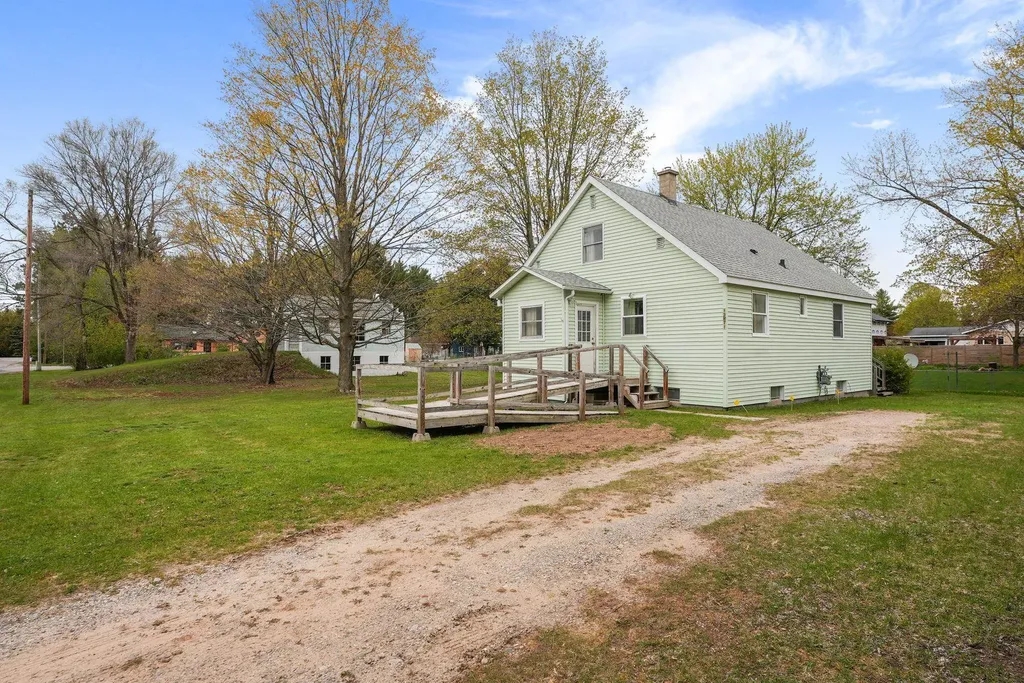 12871 S Sunset Drive Elmwood Charter Township MI 49684