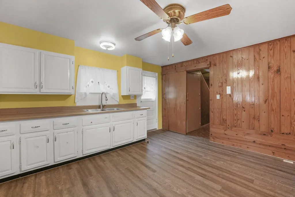 12871 S Sunset Drive Elmwood Charter Township MI 49684