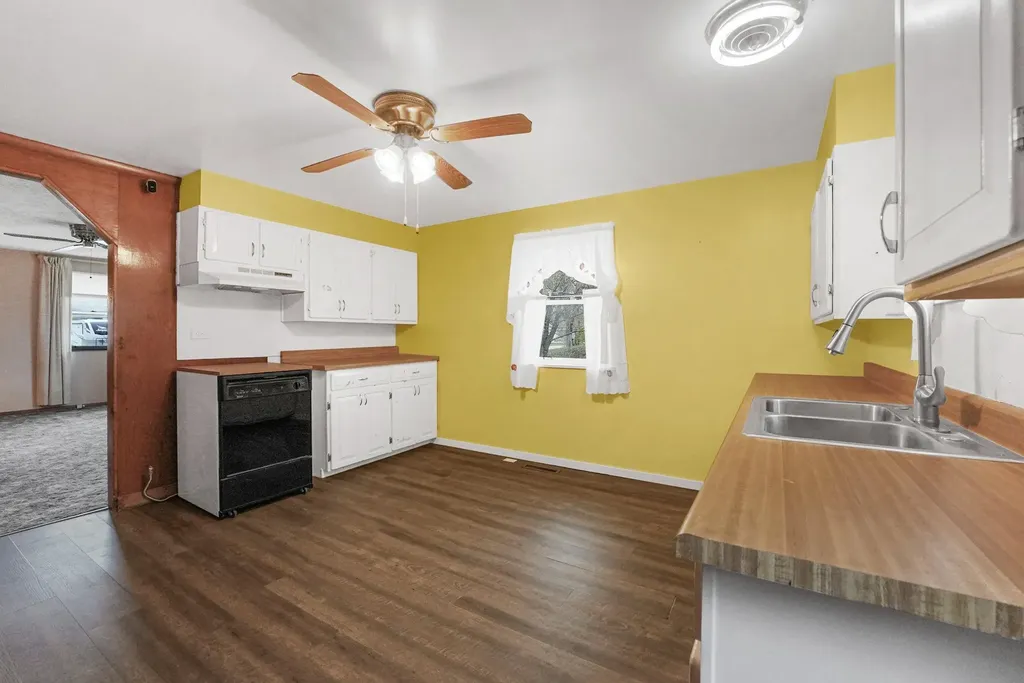 12871 S Sunset Drive Elmwood Charter Township MI 49684