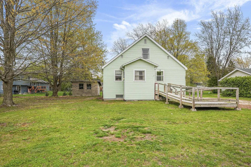 12871 S Sunset Drive Elmwood Charter Township MI 49684