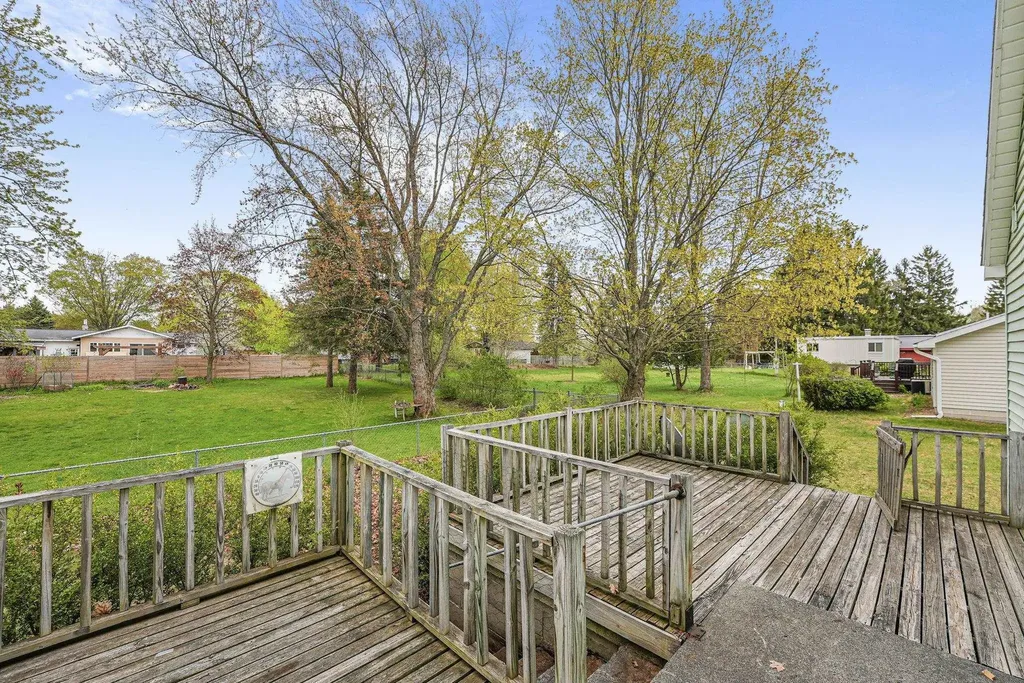12871 S Sunset Drive Elmwood Charter Township MI 49684