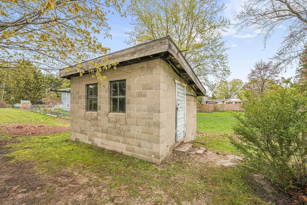12871 S Sunset Drive Elmwood Charter Township MI 49684