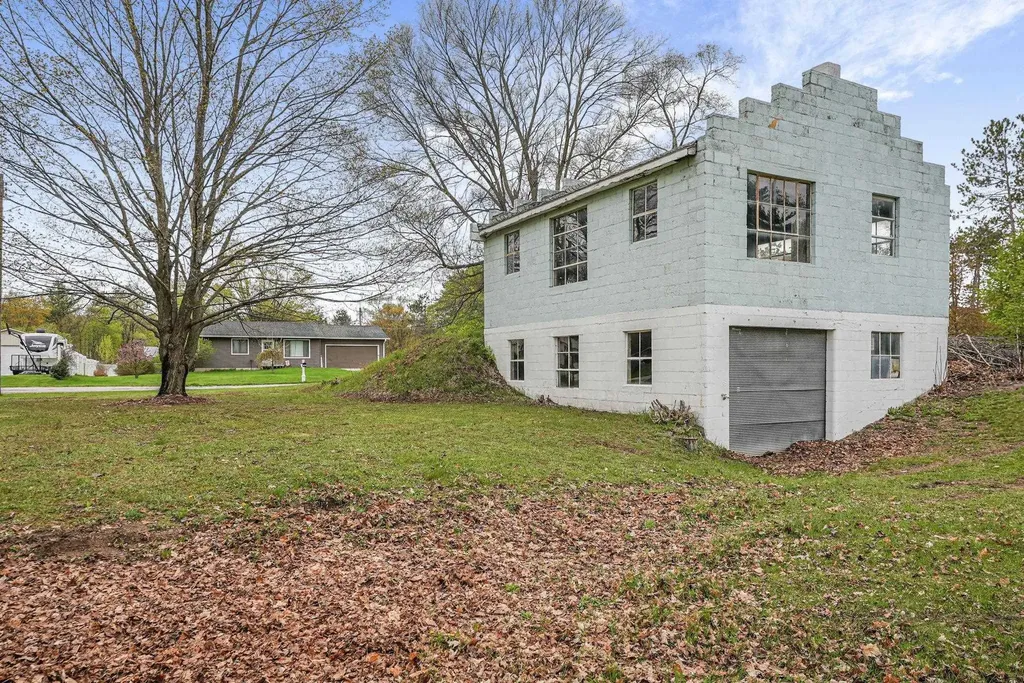 12871 S Sunset Drive Elmwood Charter Township MI 49684