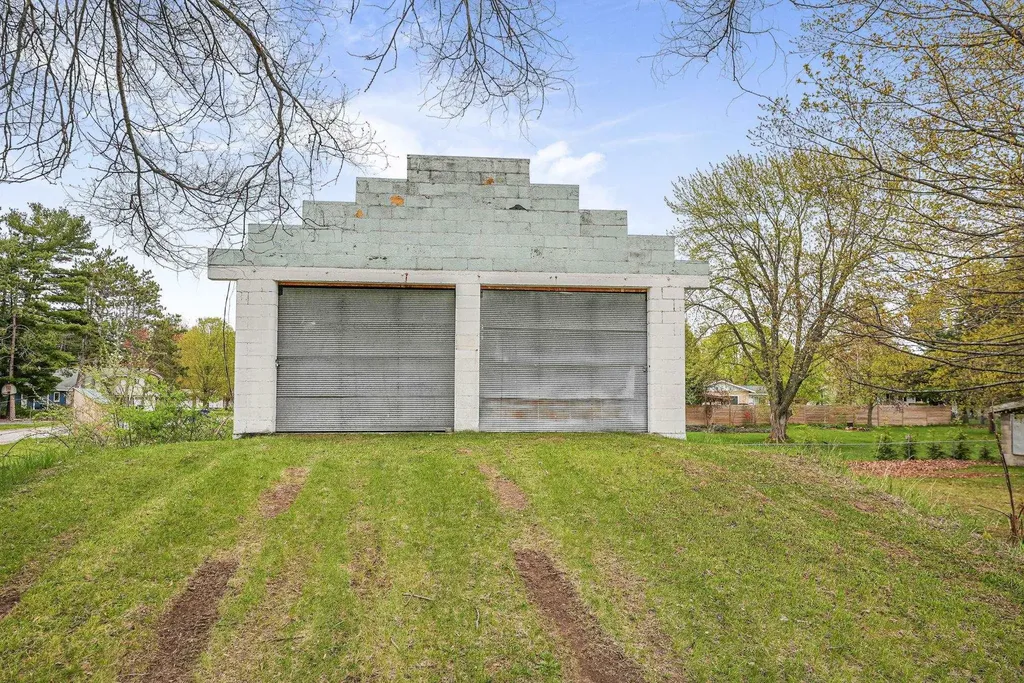 12871 S Sunset Drive Elmwood Charter Township MI 49684