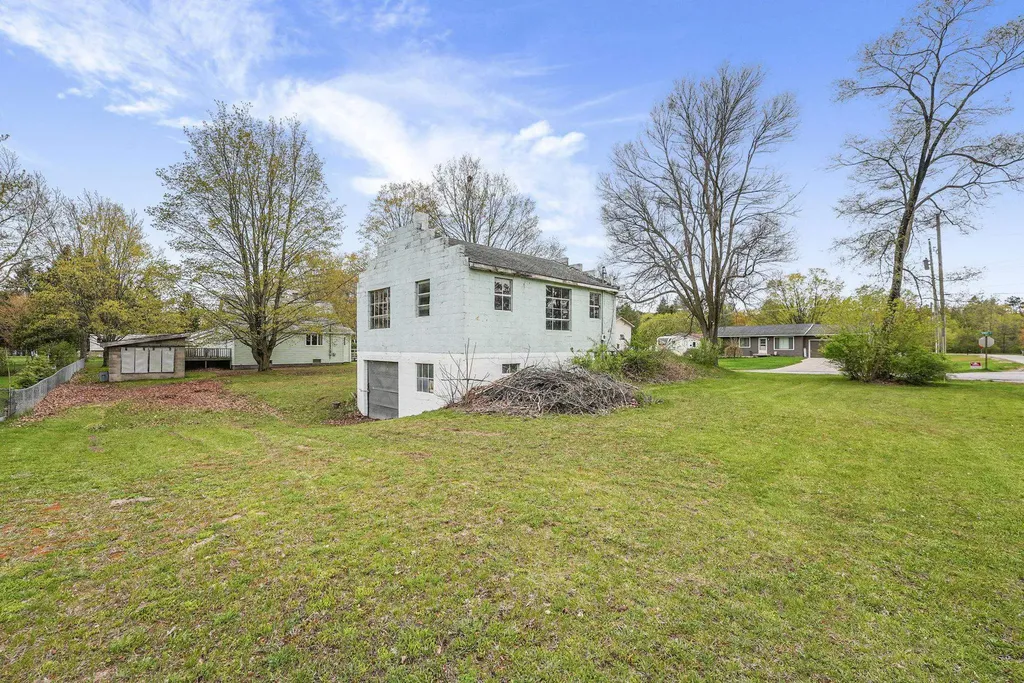 12871 S Sunset Drive Elmwood Charter Township MI 49684
