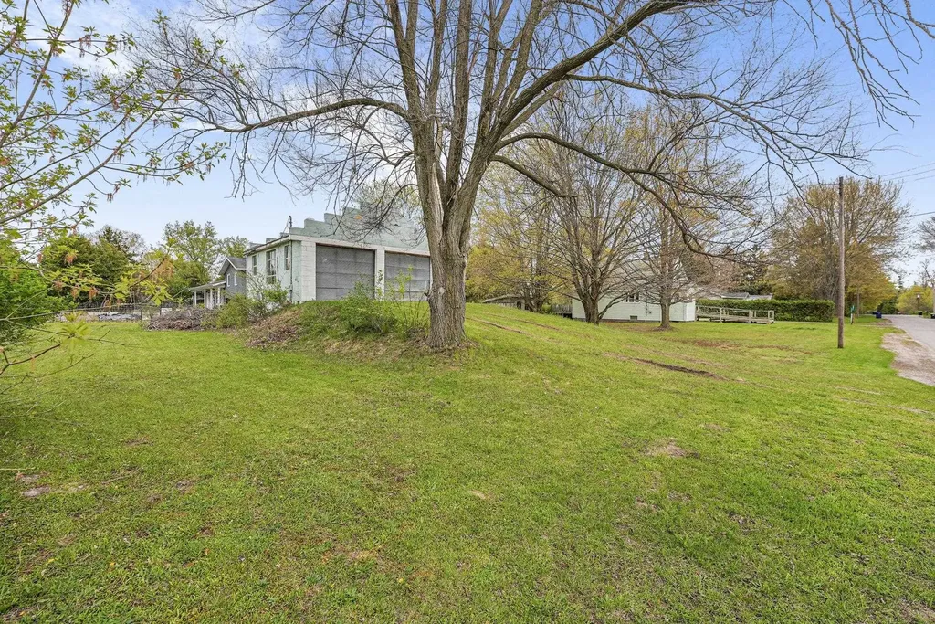 12871 S Sunset Drive Elmwood Charter Township MI 49684