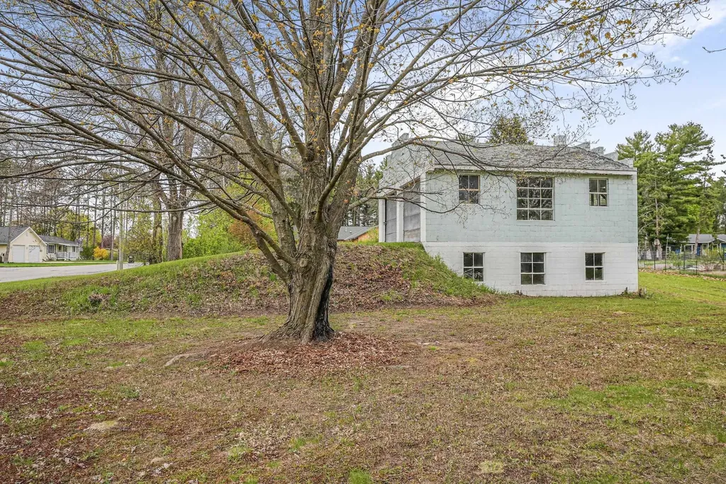 12871 S Sunset Drive Elmwood Charter Township MI 49684