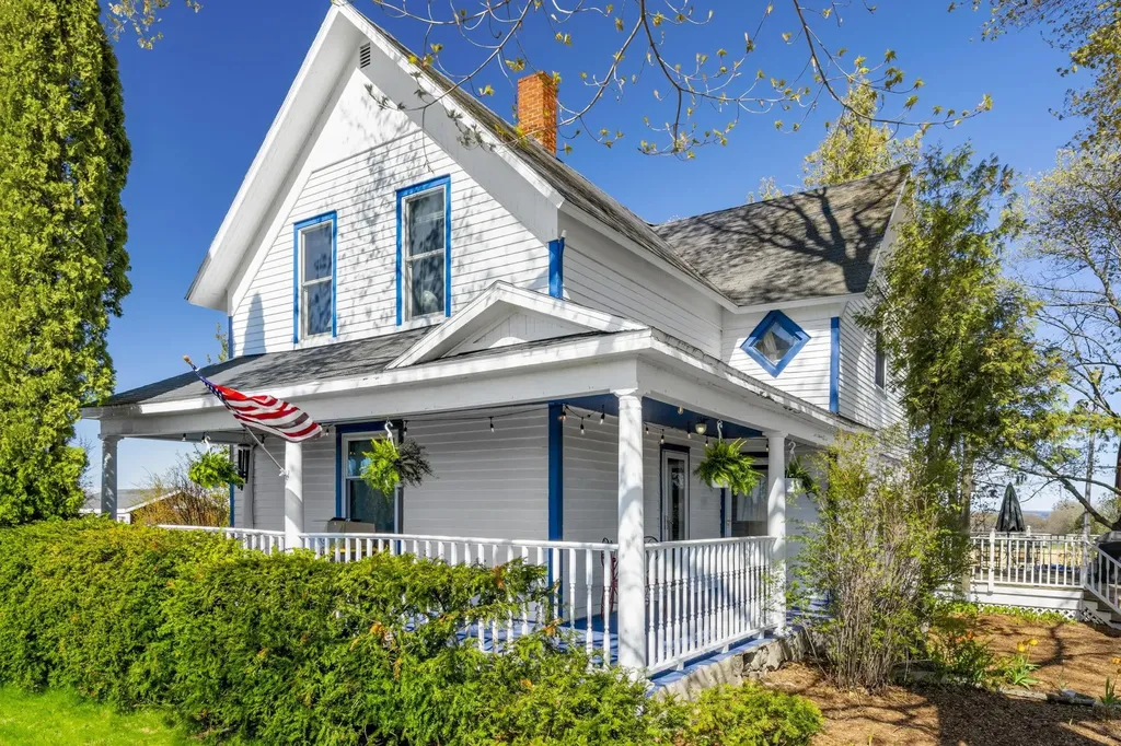 17770 Center Road Peninsula Township MI 49686