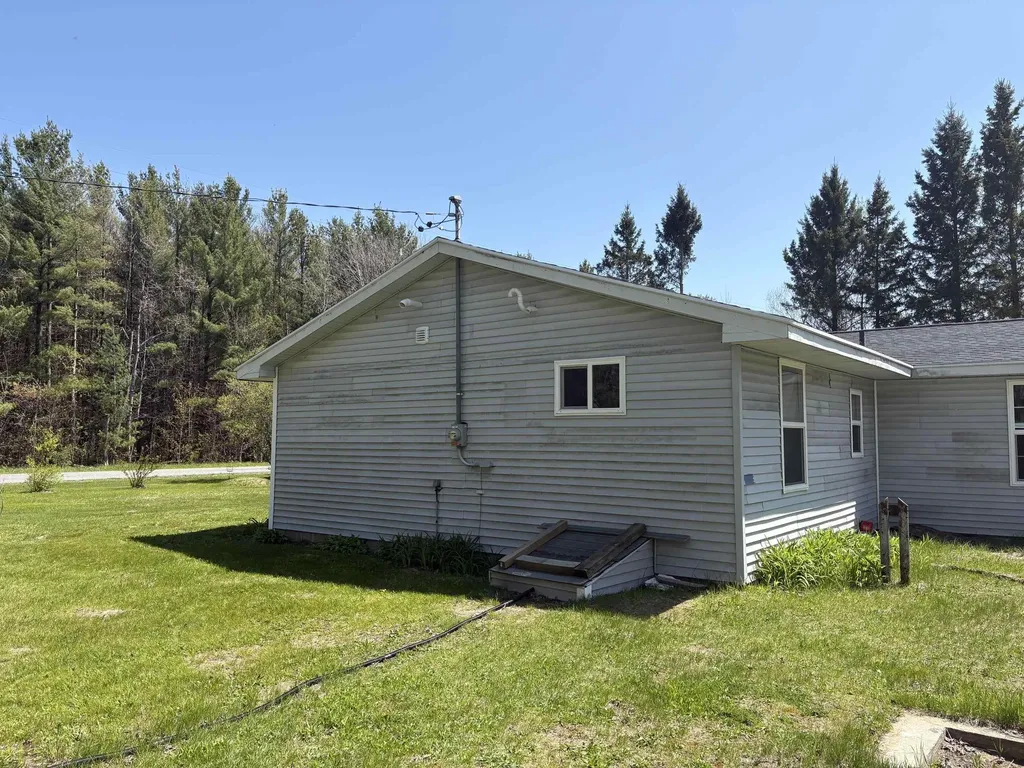 16402 Big Four Road Springdale Township MI 49614