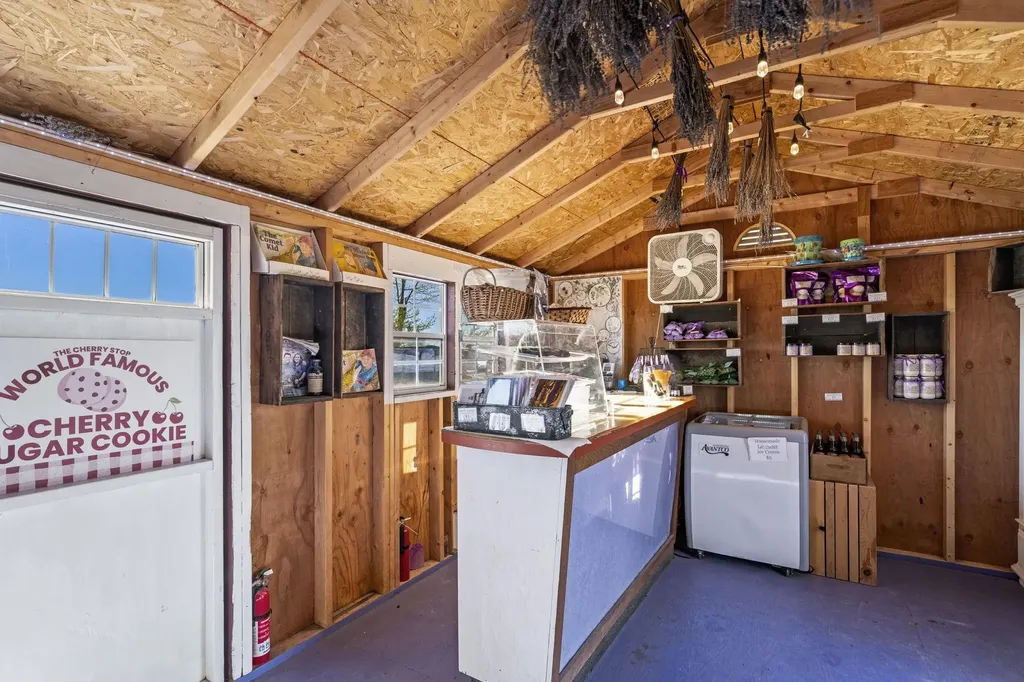 17770 Center Road Peninsula Township MI 49686