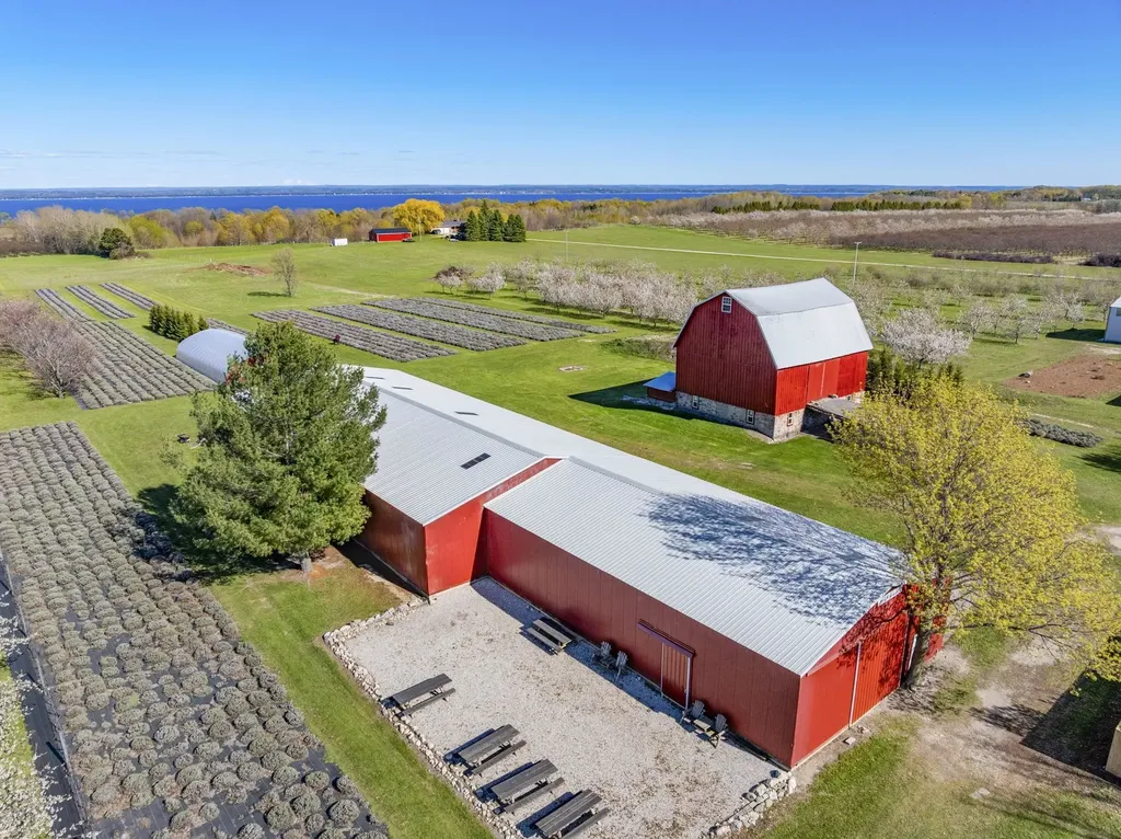 17770 Center Road Peninsula Township MI 49686
