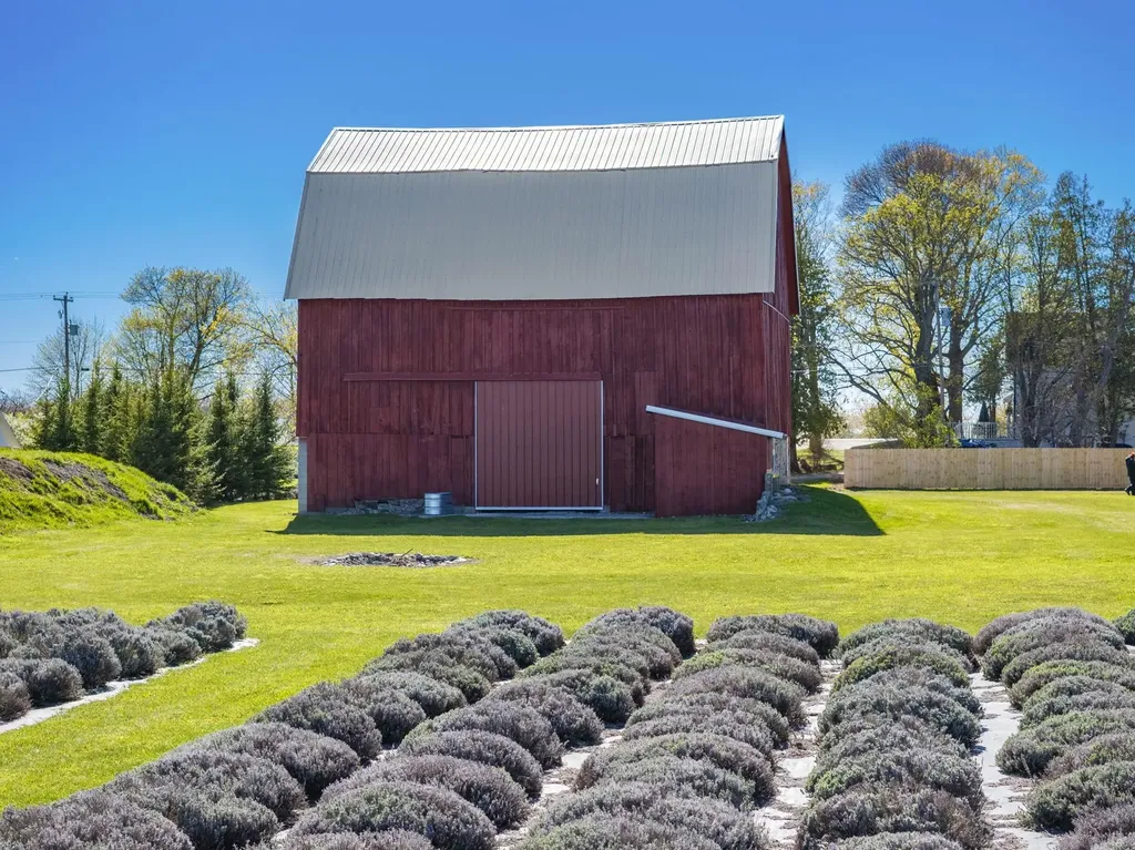 17770 Center Road Peninsula Township MI 49686