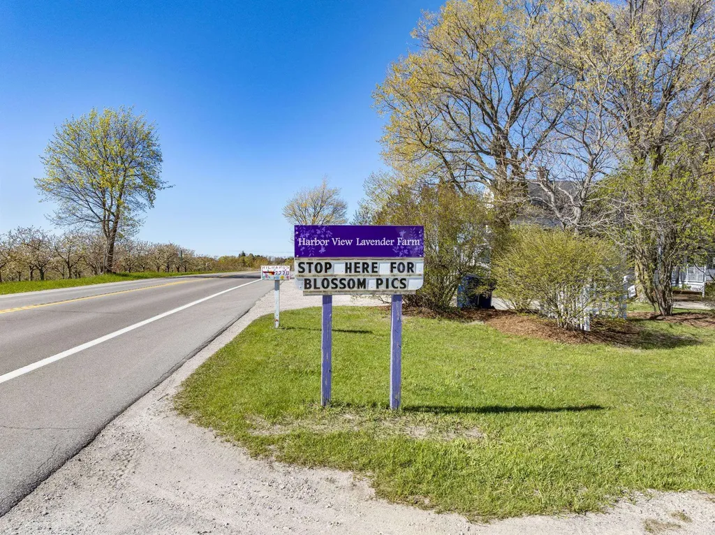 17770 Center Road Peninsula Township MI 49686
