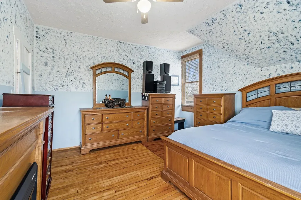 17770 Center Road Peninsula Township MI 49686