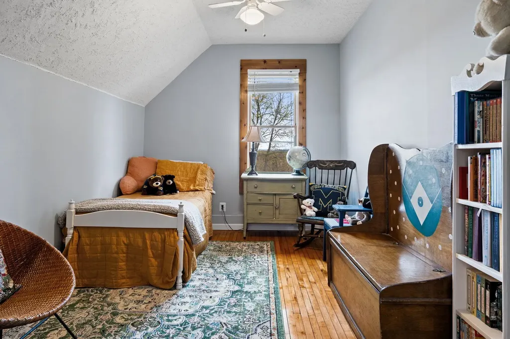 17770 Center Road Peninsula Township MI 49686