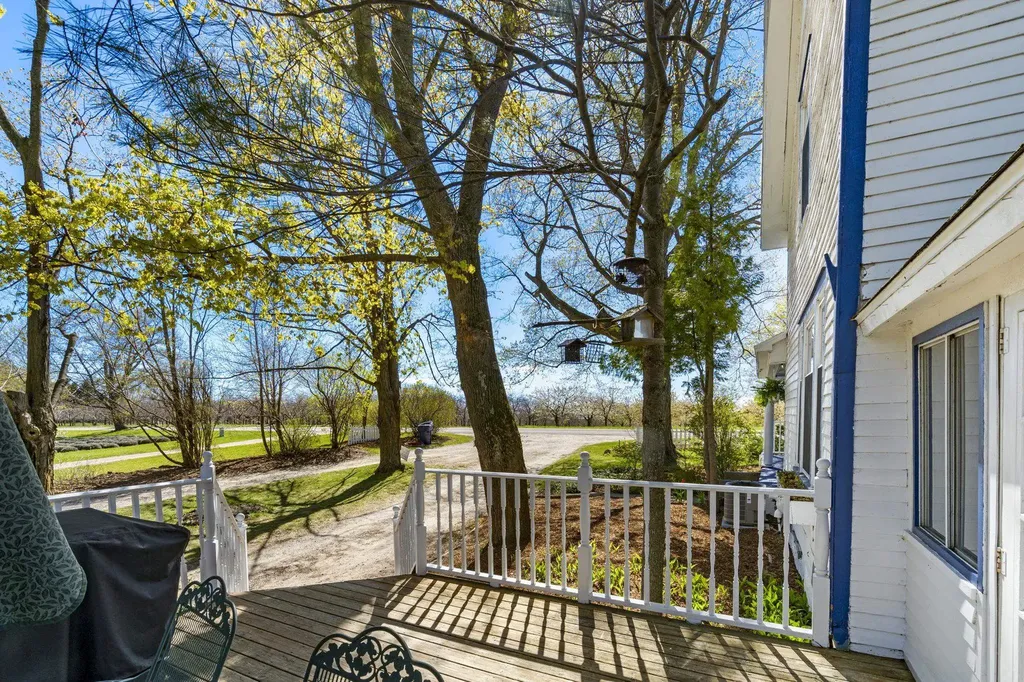 17770 Center Road Peninsula Township MI 49686