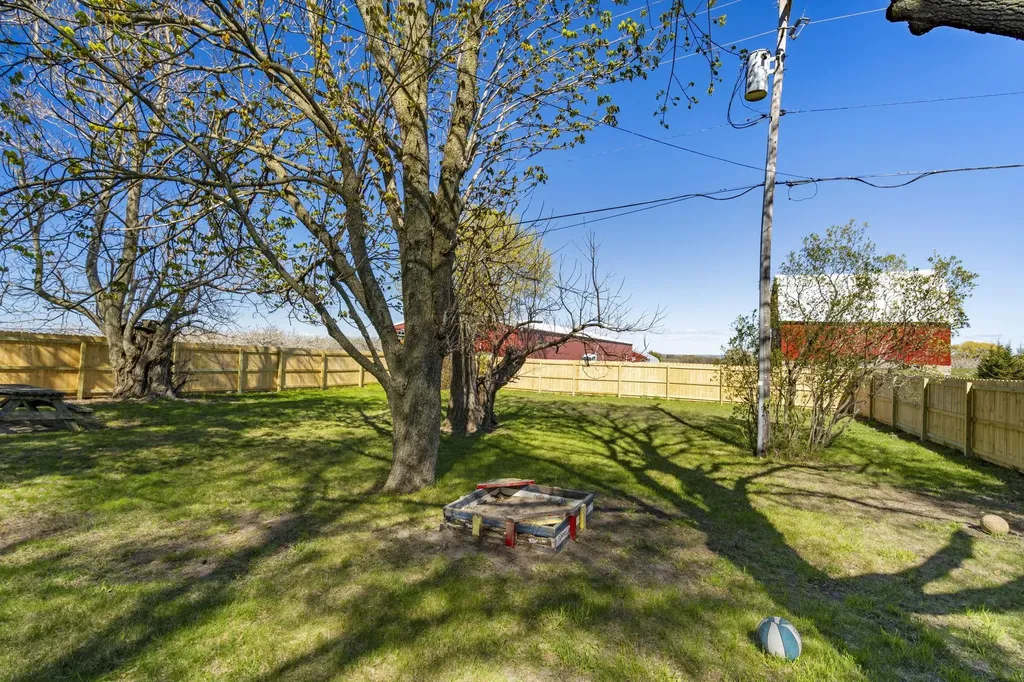 17770 Center Road Peninsula Township MI 49686