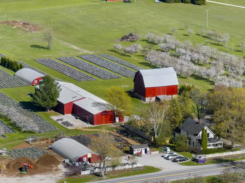 17770 Center Road Peninsula Township MI 49686