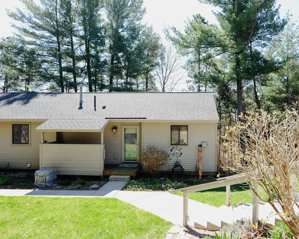 11255 E Fort Road Suttons Bay Township MI 49682