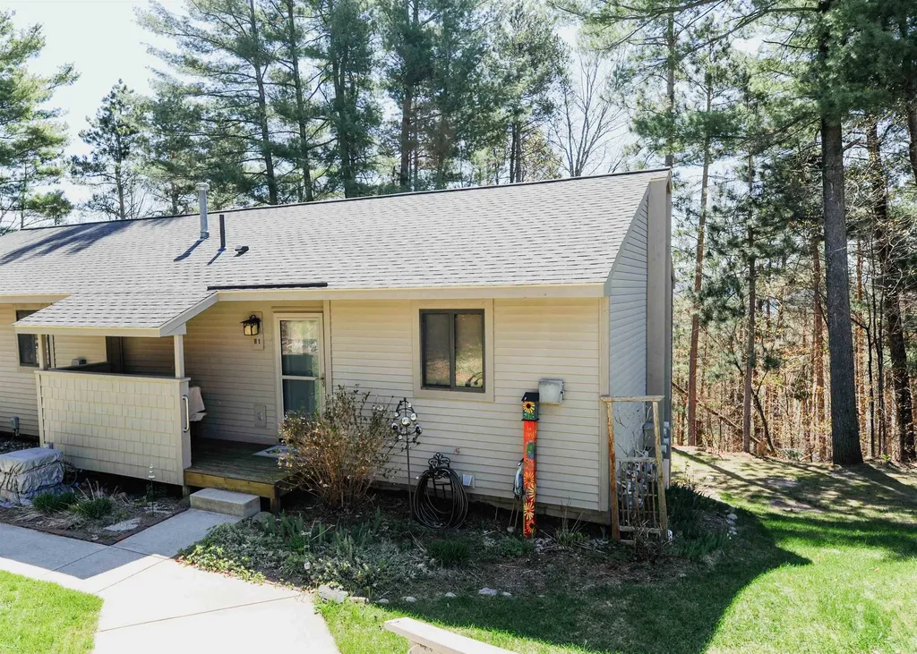 11255 E Fort Road Suttons Bay Township MI 49682