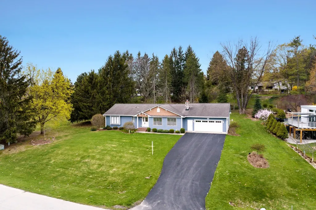 8129 Bel Cherrie Drive Peninsula Township MI 49686