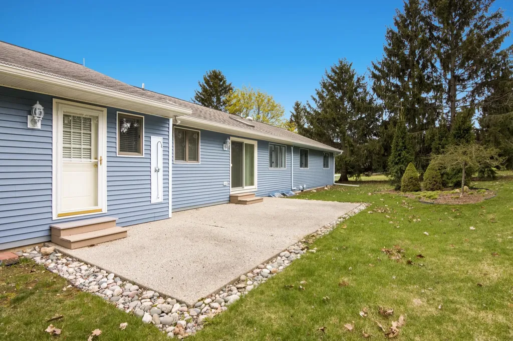 8129 Bel Cherrie Drive Peninsula Township MI 49686
