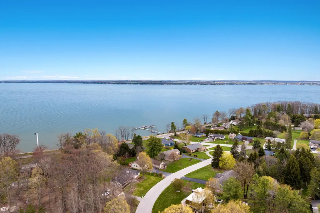 8129 Bel Cherrie Drive Peninsula Township MI 49686