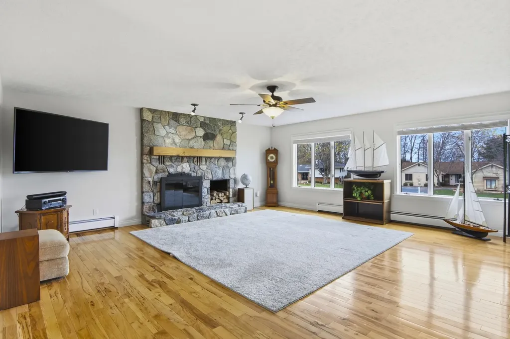 8129 Bel Cherrie Drive Peninsula Township MI 49686