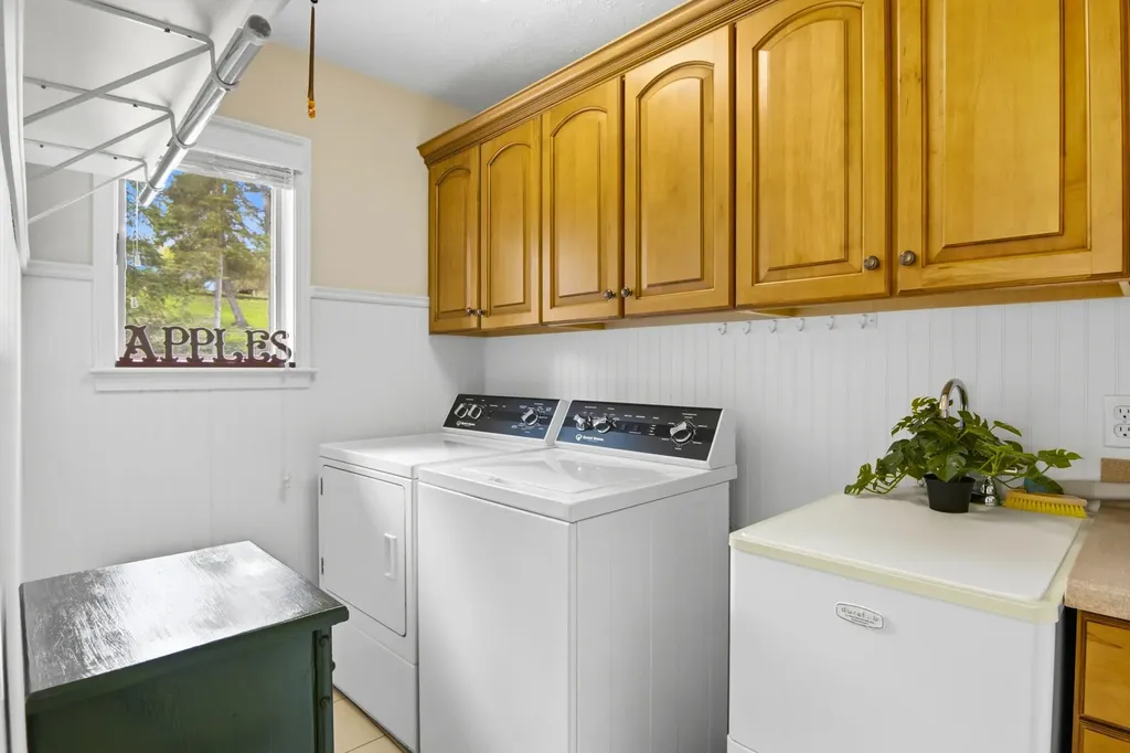 8129 Bel Cherrie Drive Peninsula Township MI 49686