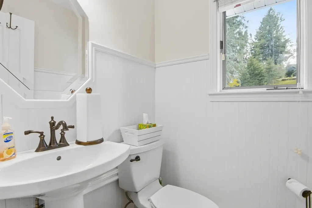 8129 Bel Cherrie Drive Peninsula Township MI 49686