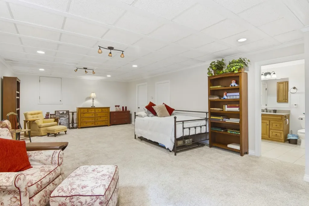 8129 Bel Cherrie Drive Peninsula Township MI 49686