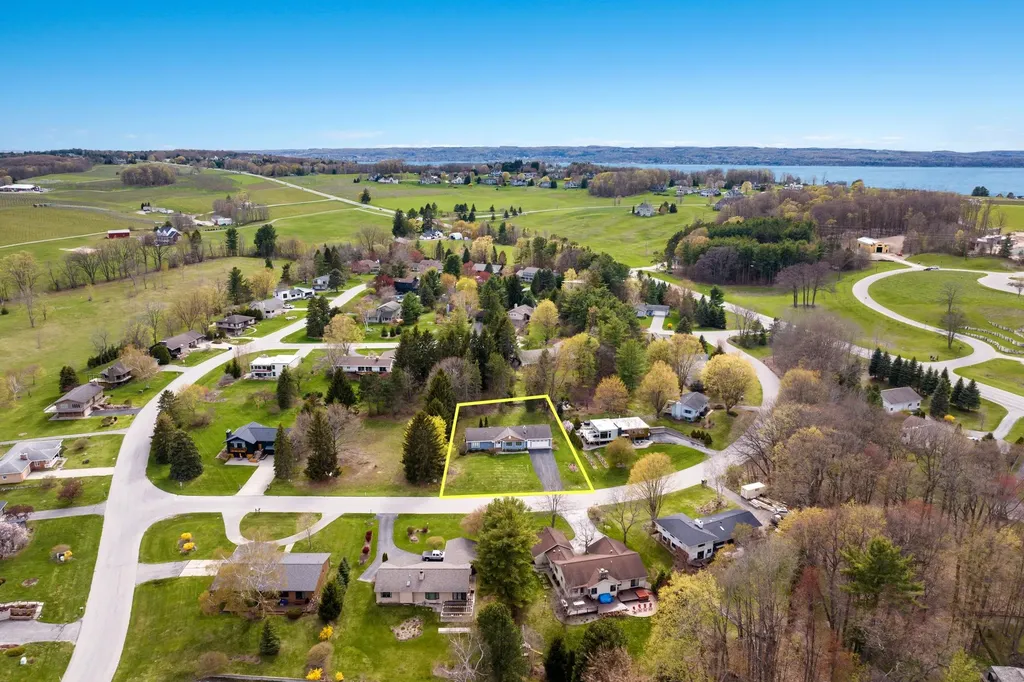 8129 Bel Cherrie Drive Peninsula Township MI 49686
