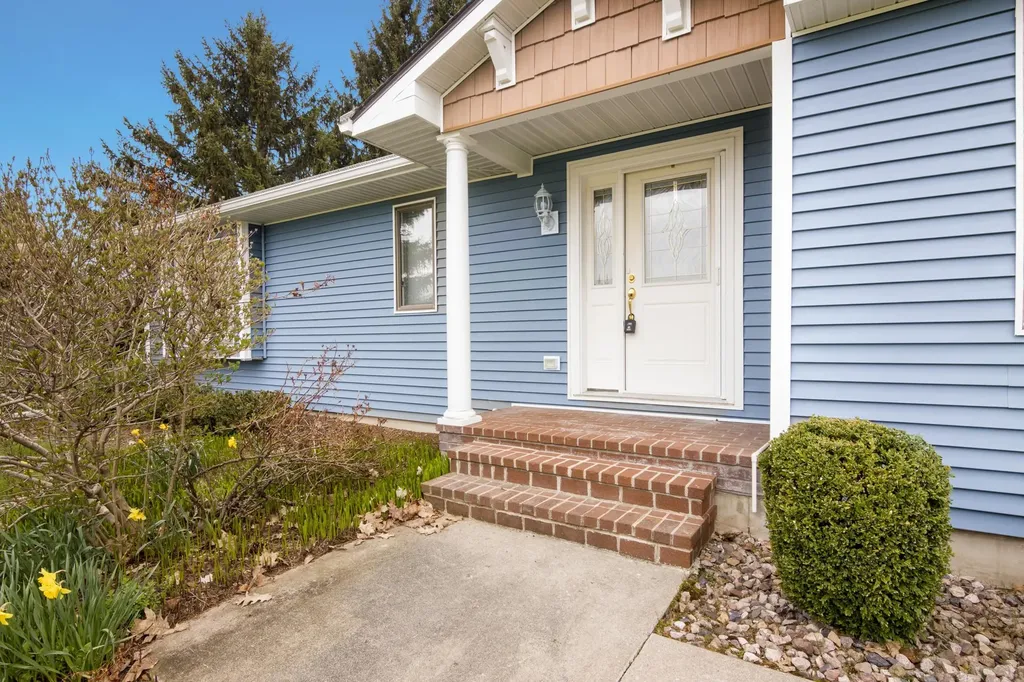 8129 Bel Cherrie Drive Peninsula Township MI 49686