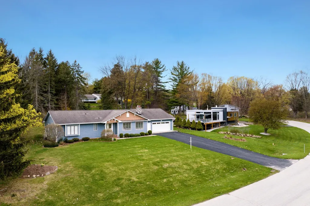 8129 Bel Cherrie Drive Peninsula Township MI 49686