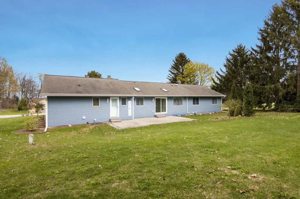 8129 Bel Cherrie Drive Peninsula Township MI 49686
