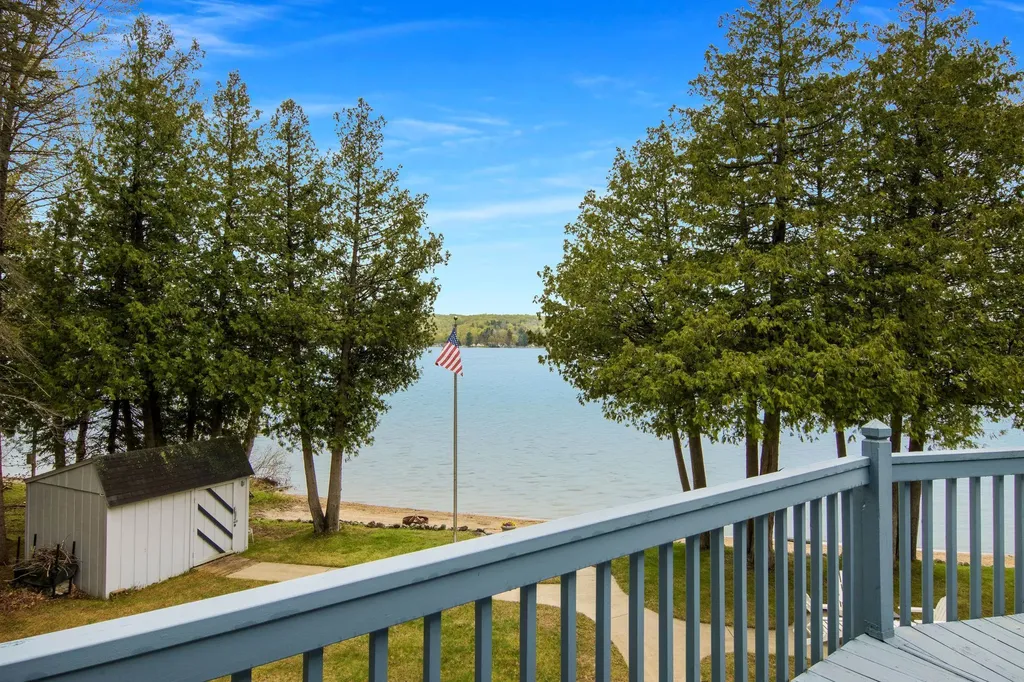114 S Intermediate Lake Road Kearney Township MI 49622